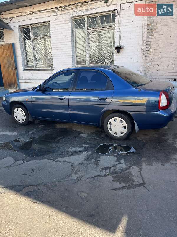 Седан Daewoo Nubira 1998 в Киеве
