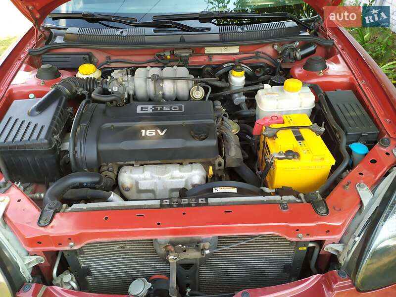Седан Daewoo Nubira 2003 в Новомосковске