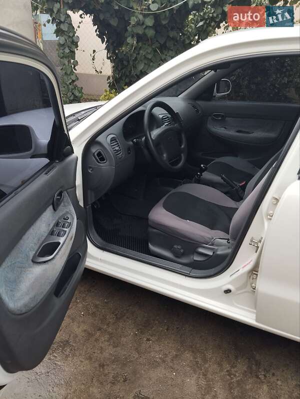 Седан Daewoo Nubira 1998 в Ізмаїлі