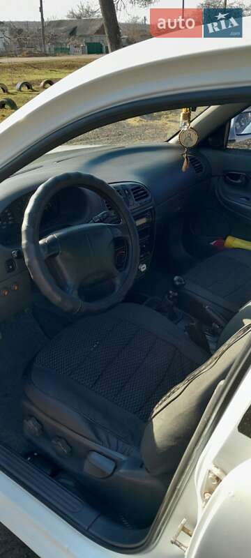 Седан Daewoo Nubira 1999 в Веселинове