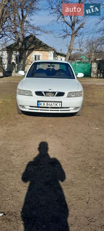 Седан Daewoo Nubira 1999 в Веселинове