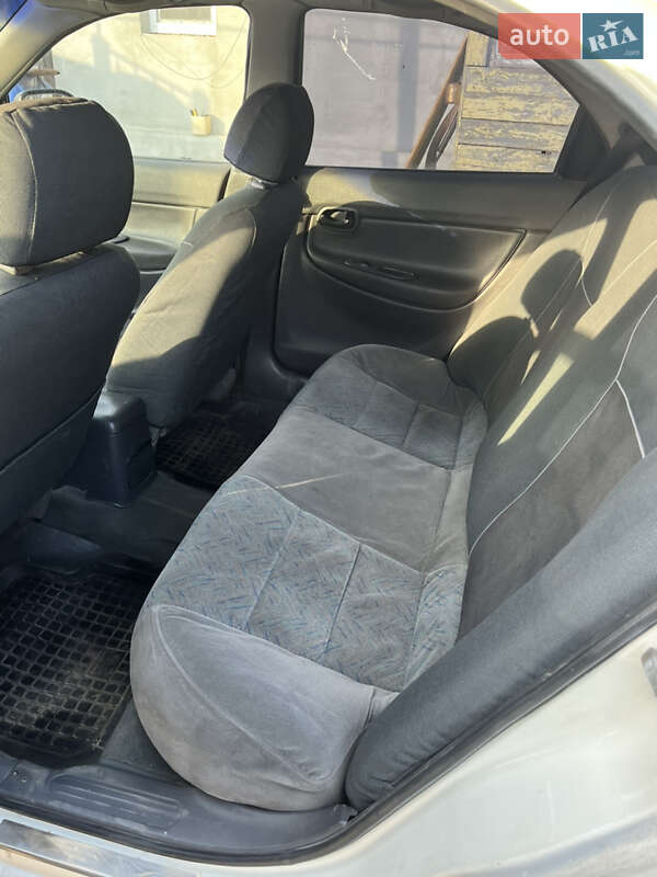 Седан Daewoo Nubira 1998 в Лебедине