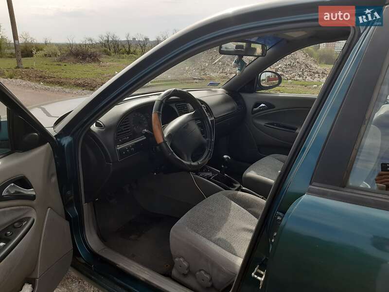 Седан Daewoo Nubira 1998 в Запорожье