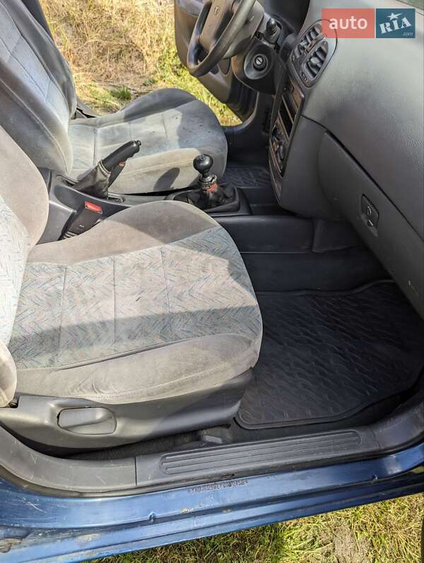 Седан Daewoo Nubira 2000 в Пустомытах