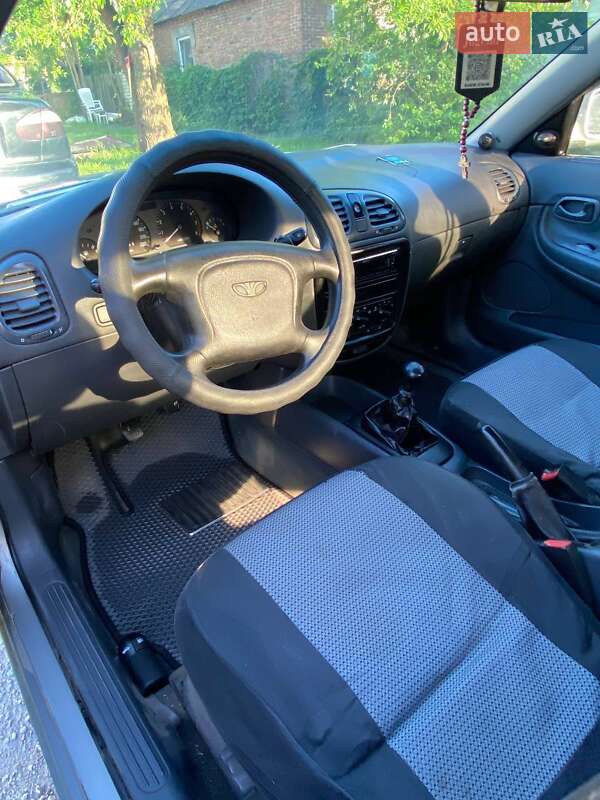 Седан Daewoo Nubira 1998 в Запорожье