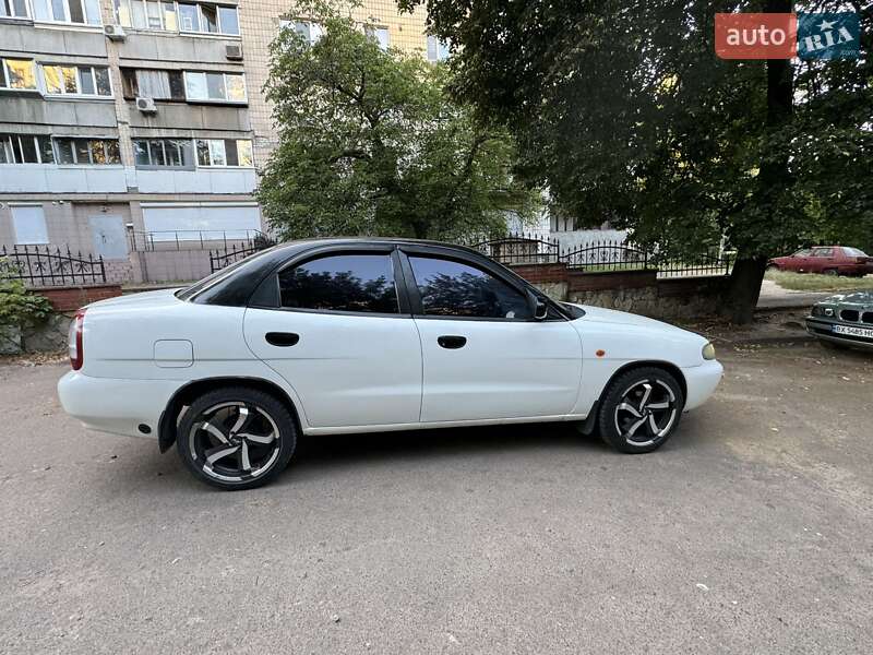 Седан Daewoo Nubira 1998 в Киеве