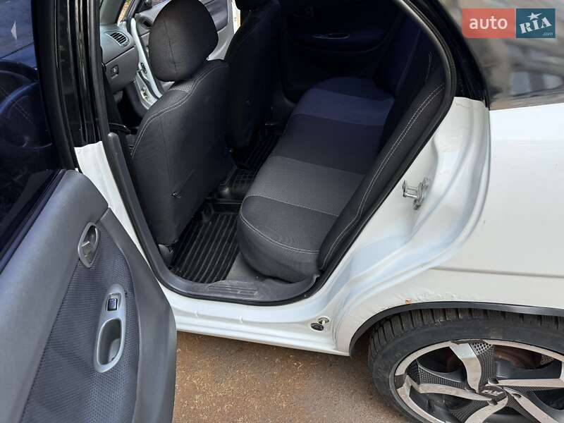 Седан Daewoo Nubira 1998 в Киеве