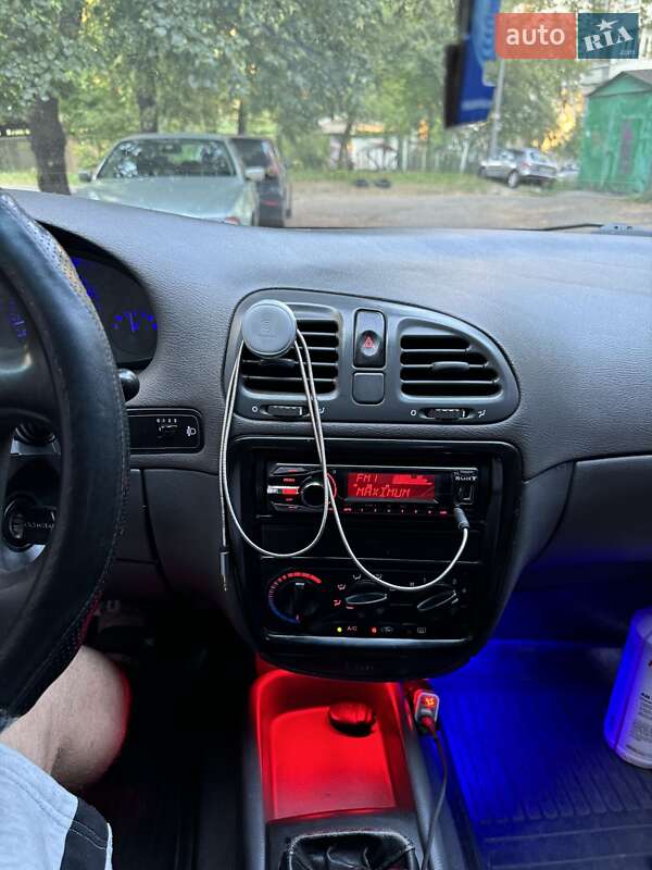 Седан Daewoo Nubira 1998 в Киеве