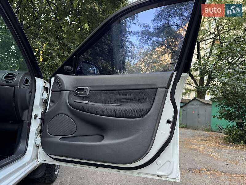 Седан Daewoo Nubira 1998 в Киеве