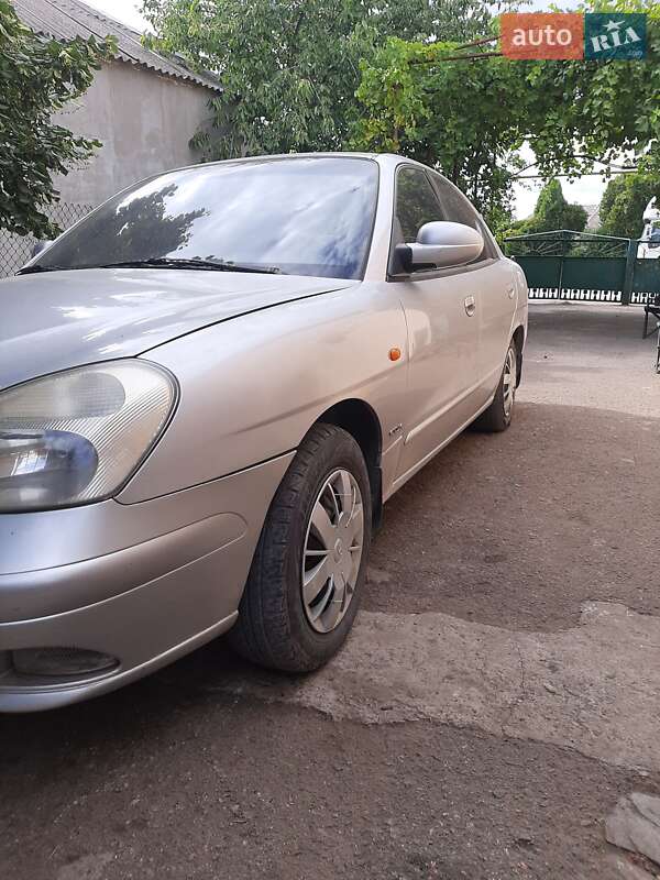 Седан Daewoo Nubira 2003 в Запорожье