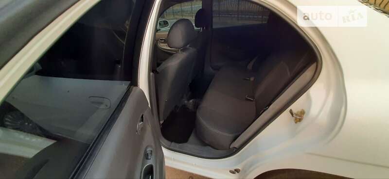 Седан Daewoo Nubira 1998 в Харькове