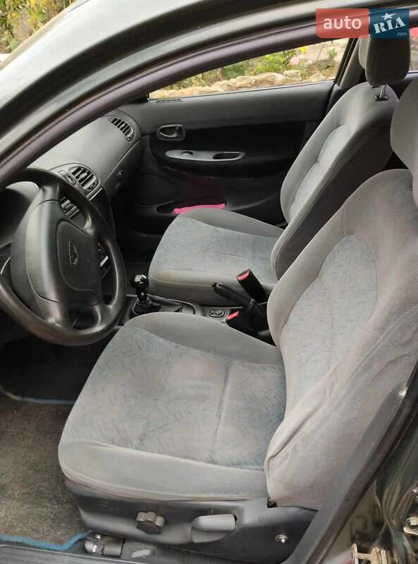 Седан Daewoo Nubira 1998 в Великой Александровке