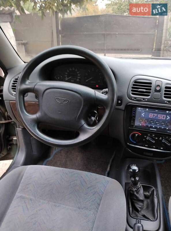 Седан Daewoo Nubira 1998 в Великой Александровке