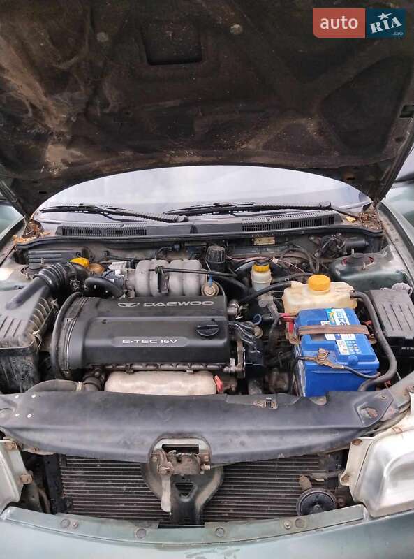 Седан Daewoo Nubira 1998 в Великой Александровке