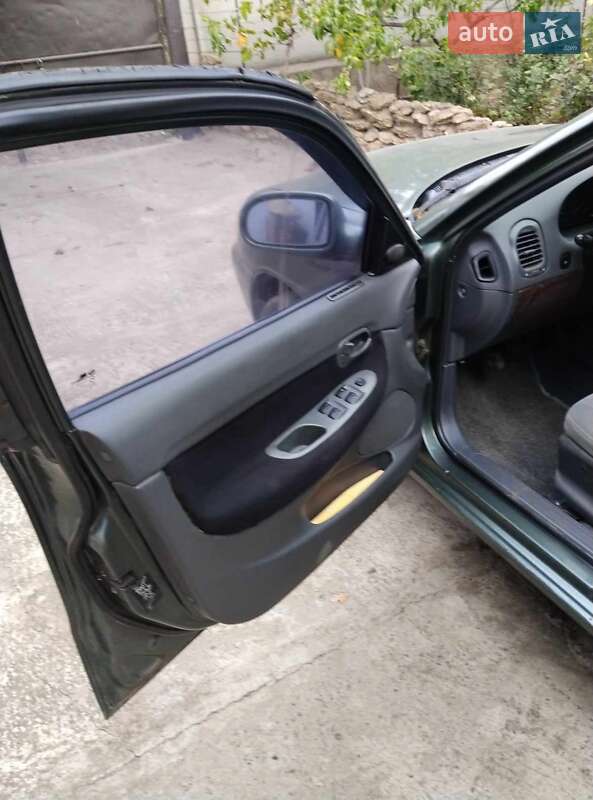 Седан Daewoo Nubira 1998 в Великой Александровке