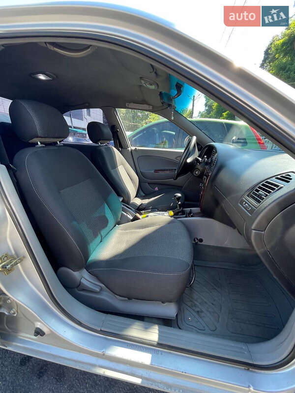 Седан Daewoo Nubira 2003 в Днепре