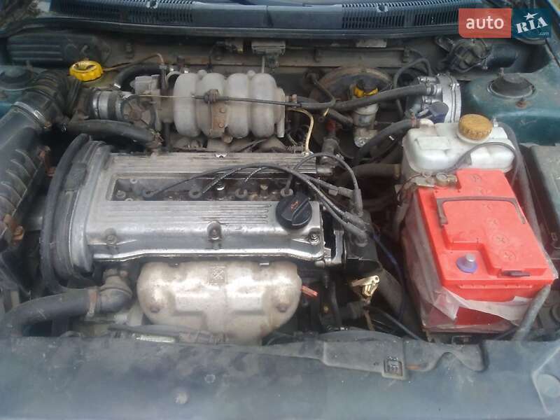 Седан Daewoo Nubira 1998 в Млинове