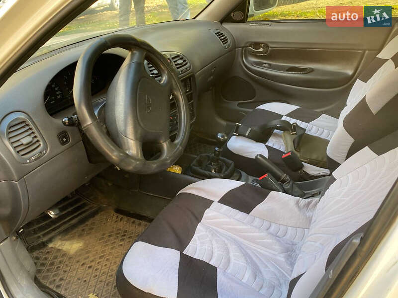 Седан Daewoo Nubira 1998 в Одесі