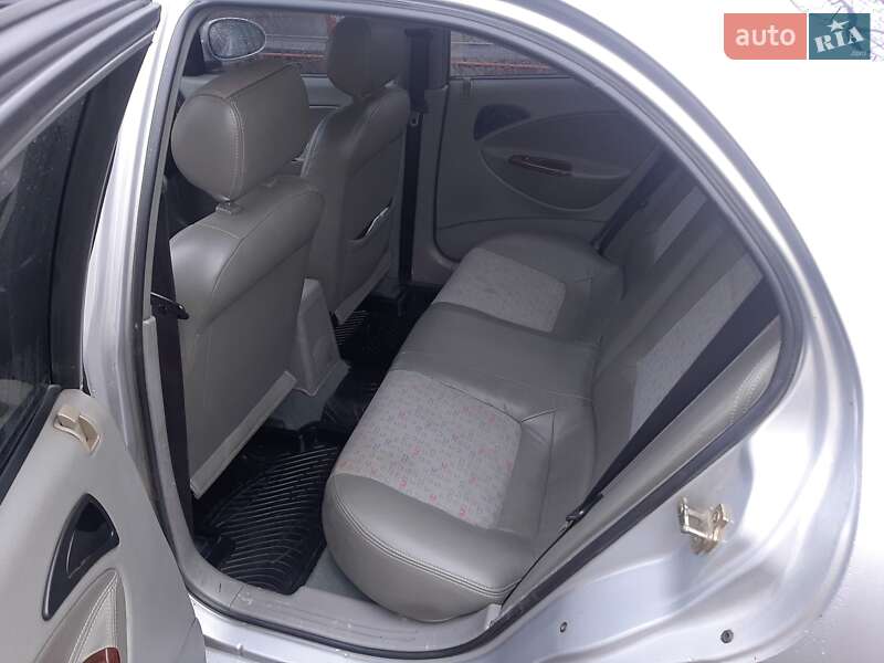 Седан Daewoo Nubira 2003 в Запорожье