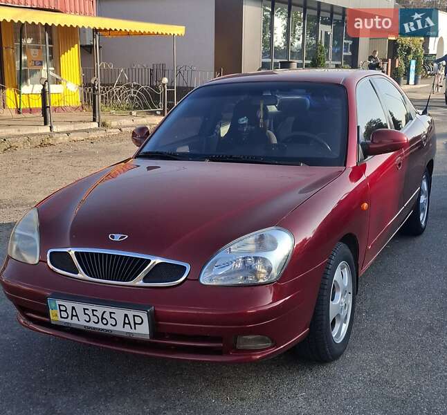 Седан Daewoo Nubira 2003 в Знаменке