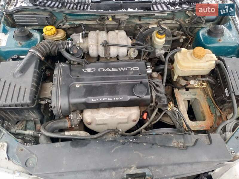 Седан Daewoo Nubira 1998 в Изяславе