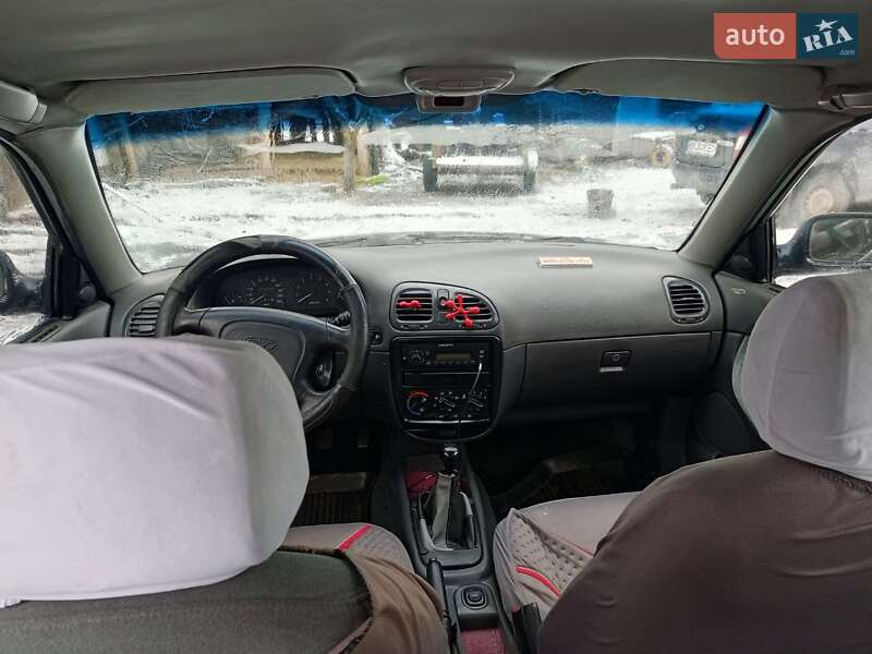 Седан Daewoo Nubira 1998 в Изяславе