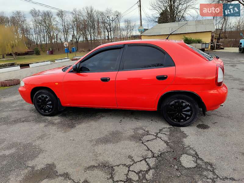 Хетчбек Daewoo Nubira 1998 в Тлумачі