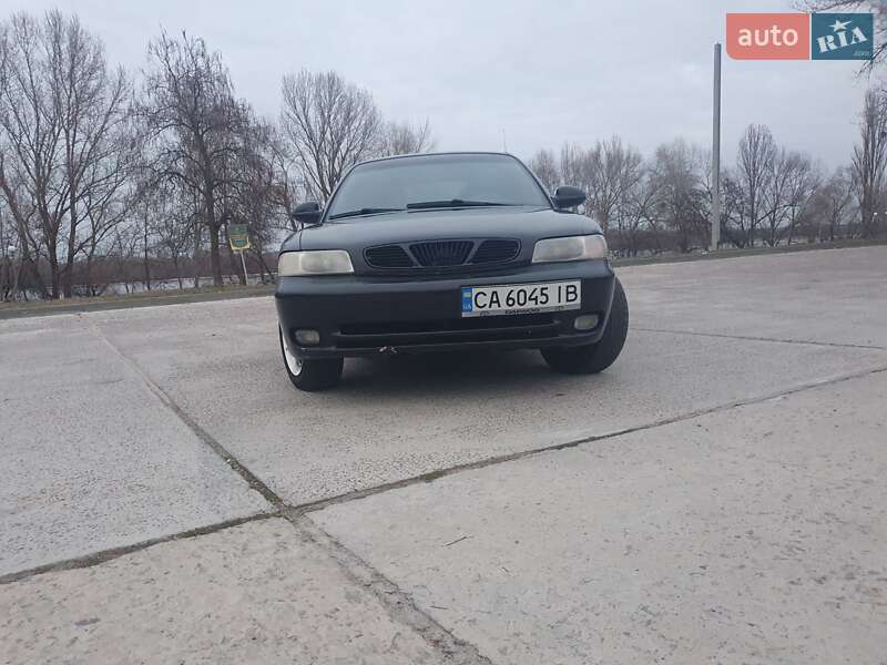 Седан Daewoo Nubira 1998 в Каневе