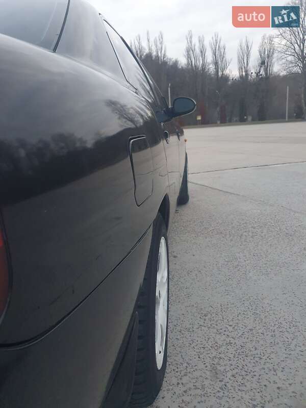 Седан Daewoo Nubira 1998 в Каневе