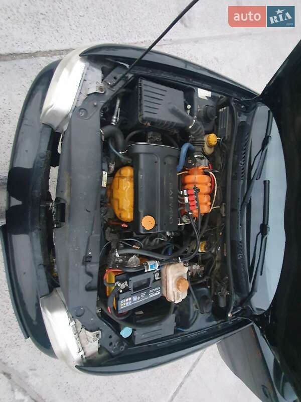 Седан Daewoo Nubira 1998 в Каневе