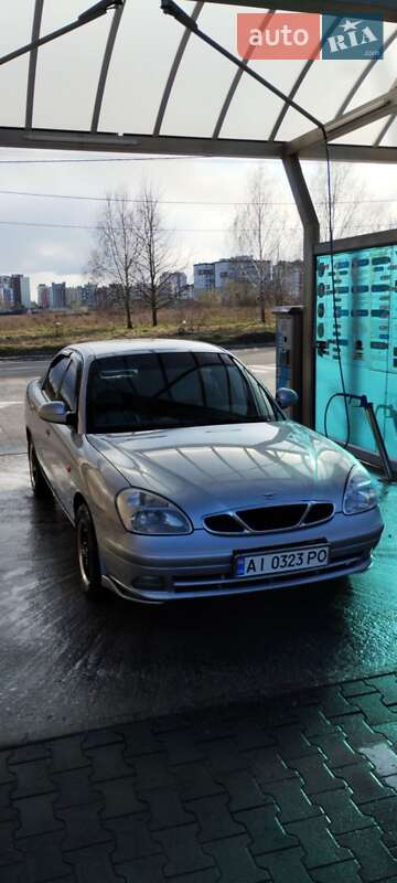 Седан Daewoo Nubira 2003 в Буче