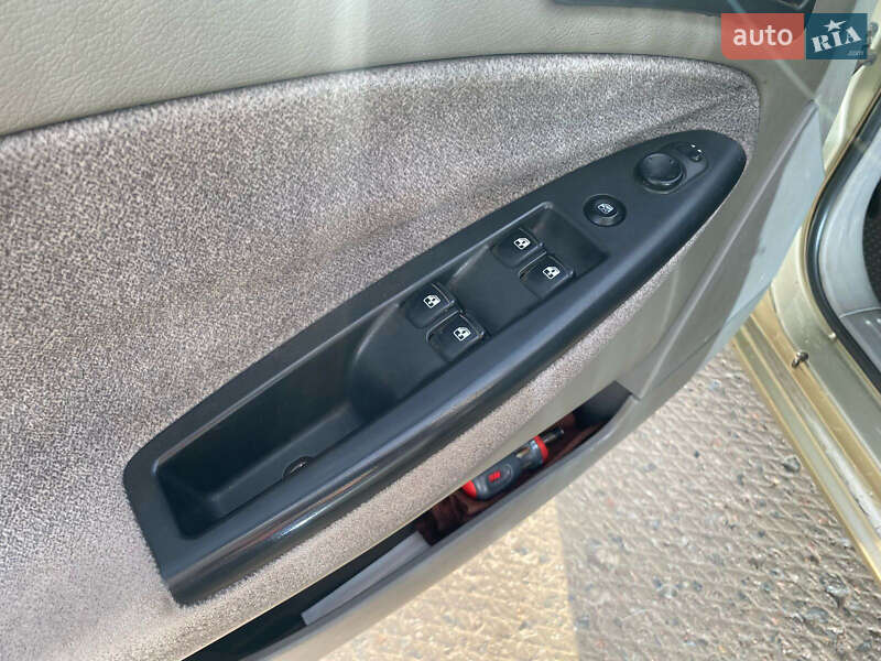 Седан Daewoo Nubira 2001 в Харькове