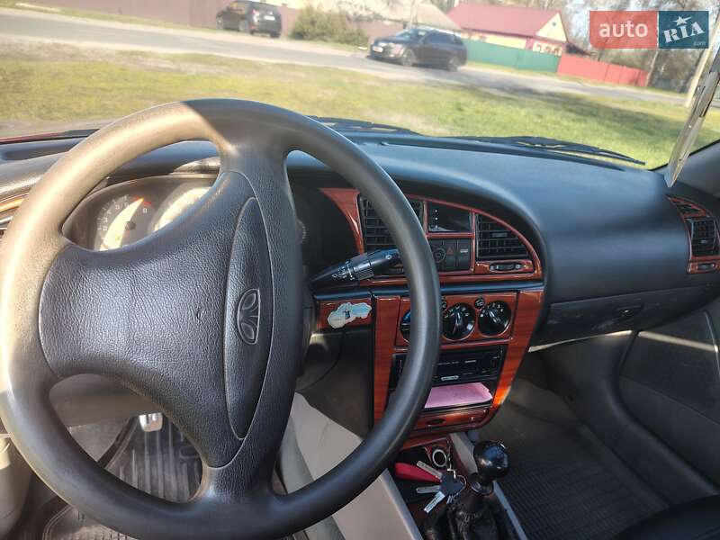 Седан Daewoo Nubira 2001 в Краснограде
