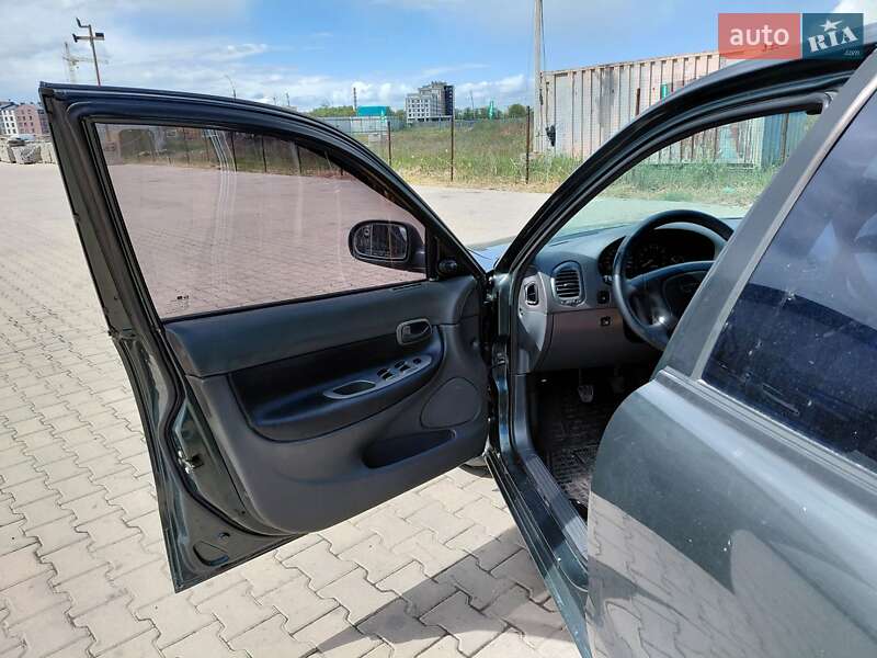 Седан Daewoo Nubira 1998 в Одессе