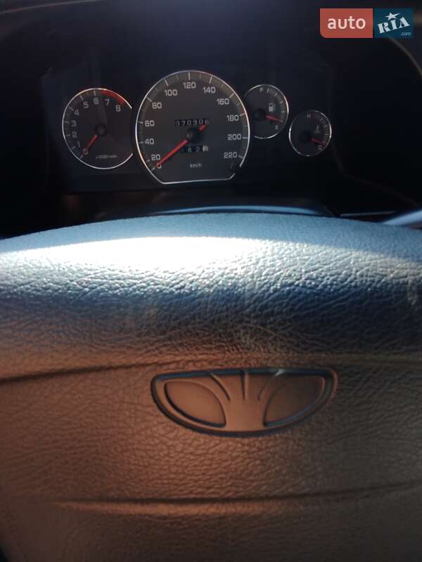 Седан Daewoo Nubira 2003 в Киеве