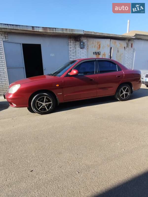 Седан Daewoo Nubira 2003 в Киеве