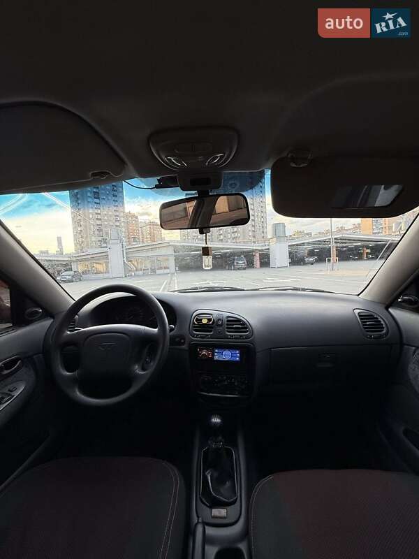 Седан Daewoo Nubira 1998 в Києві