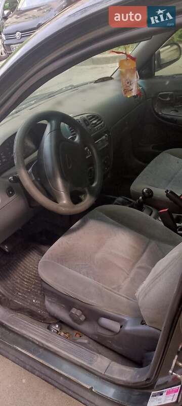 Седан Daewoo Nubira 1998 в Чернівцях