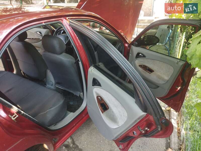 Седан Daewoo Nubira 2002 в Запорожье