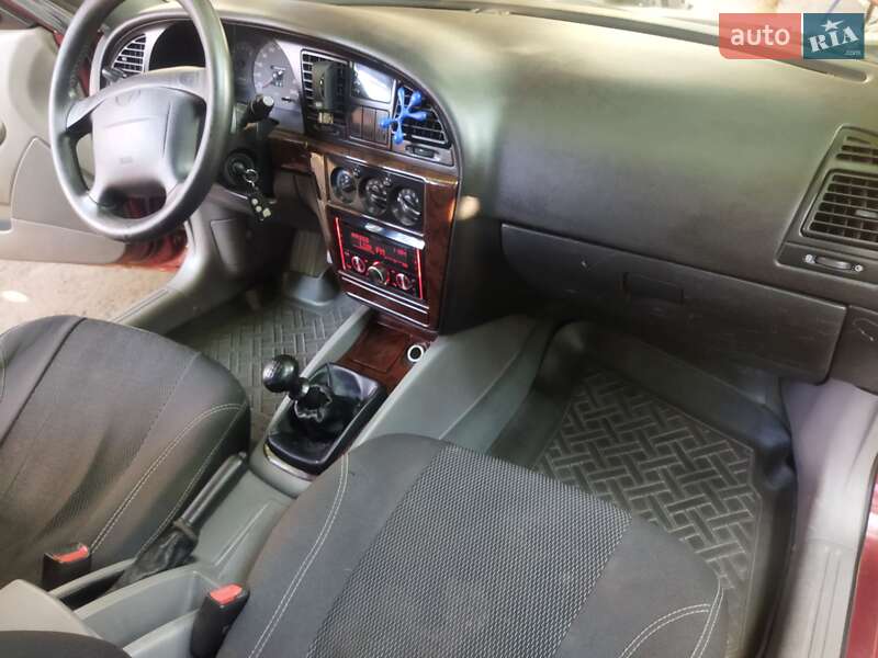 Седан Daewoo Nubira 2002 в Запорожье