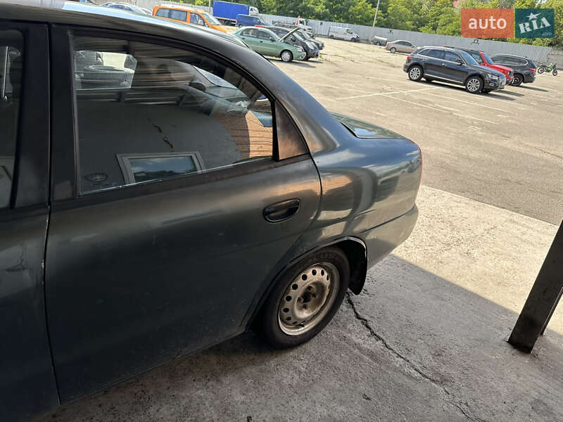 Седан Daewoo Nubira 1998 в Обухове