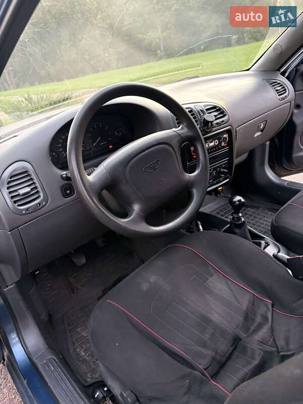 Седан Daewoo Nubira 1998 в Коростене