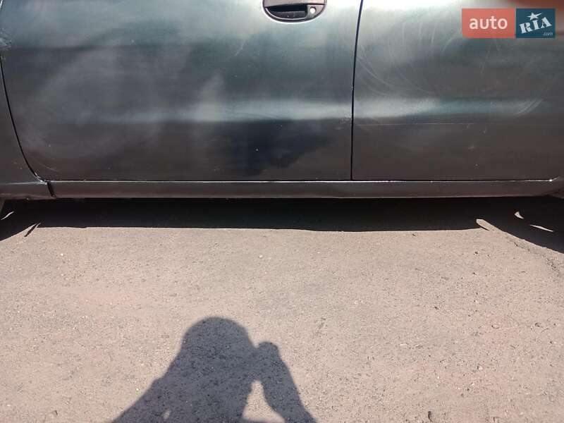 Седан Daewoo Nubira 1998 в Днепре