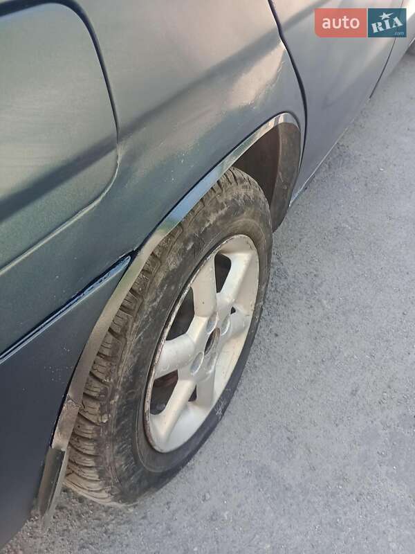 Седан Daewoo Nubira 1998 в Днепре