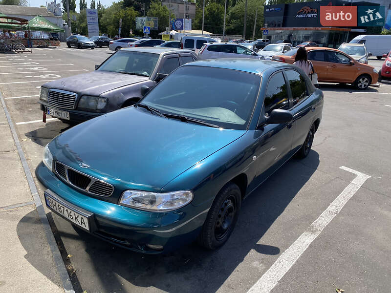 Хэтчбек Daewoo Nubira 1998 в 