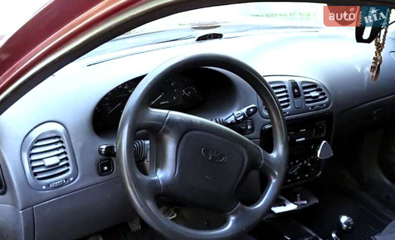 Седан Daewoo Nubira 1998 в Новомосковске