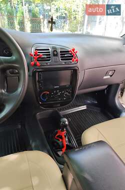 Седан Daewoo Nubira 1998 в Овідіополі