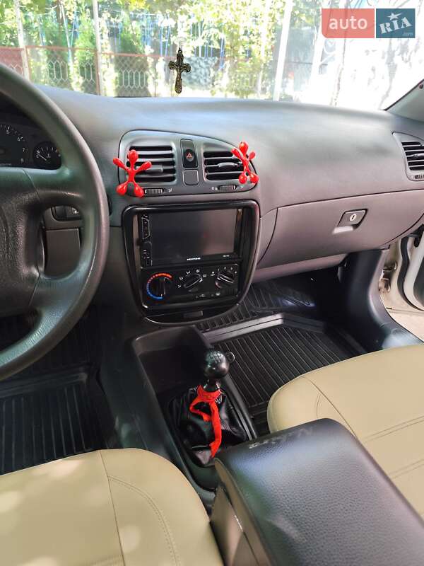 Седан Daewoo Nubira 1998 в Овидиополе