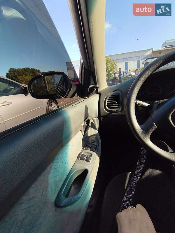 Седан Daewoo Nubira 1999 в Полтаве