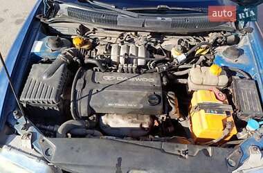 Седан Daewoo Nubira 1998 в 